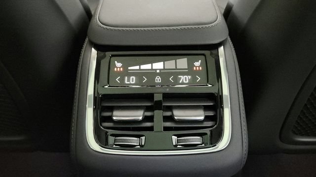 Certified 2025 Volvo XC90 B6 Core w/ Protection Package Premier AWD/4WD image 31