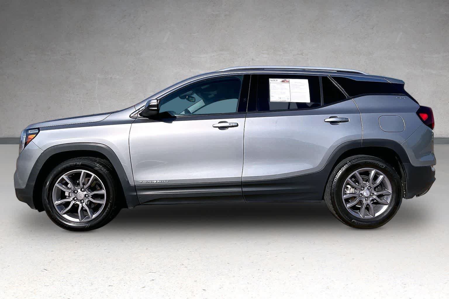 Used 2023 GMC Terrain SLT FWD image 3