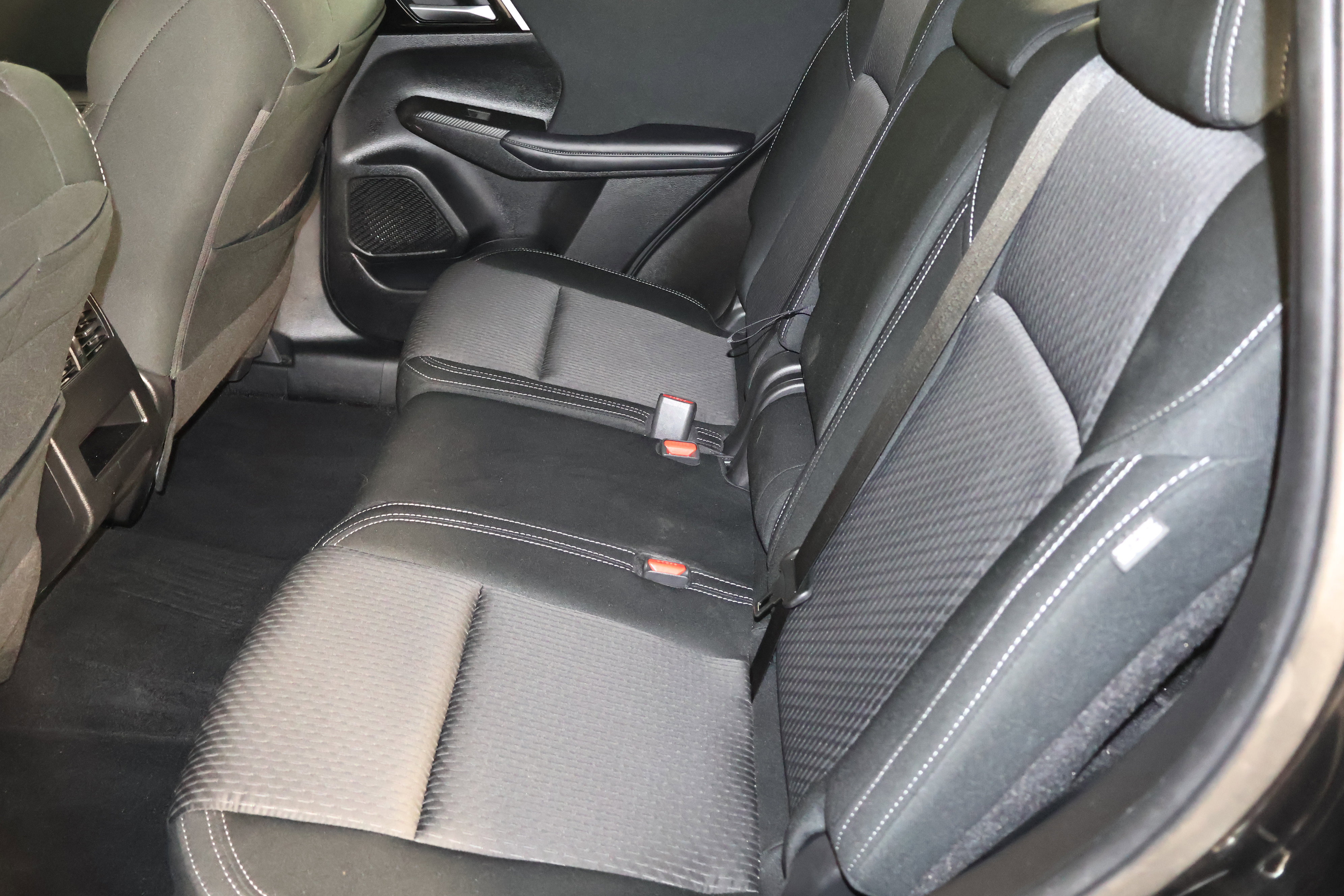 Used 2023 Mitsubishi Outlander ES AWD/4WD image 44