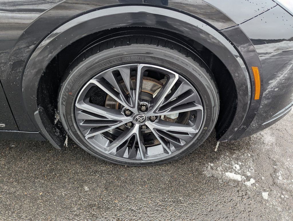 Used 2024 Toyota Prius XLE image 12