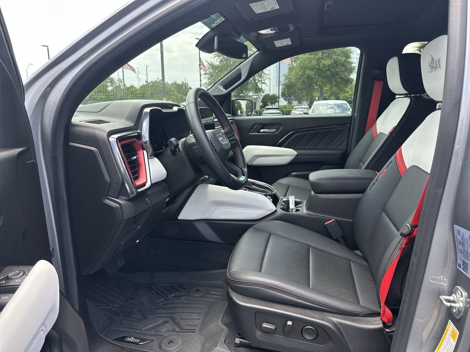 Used 2024 GMC Canyon AT4X w/ AT4X AEV Edition AWD/4WD image 16