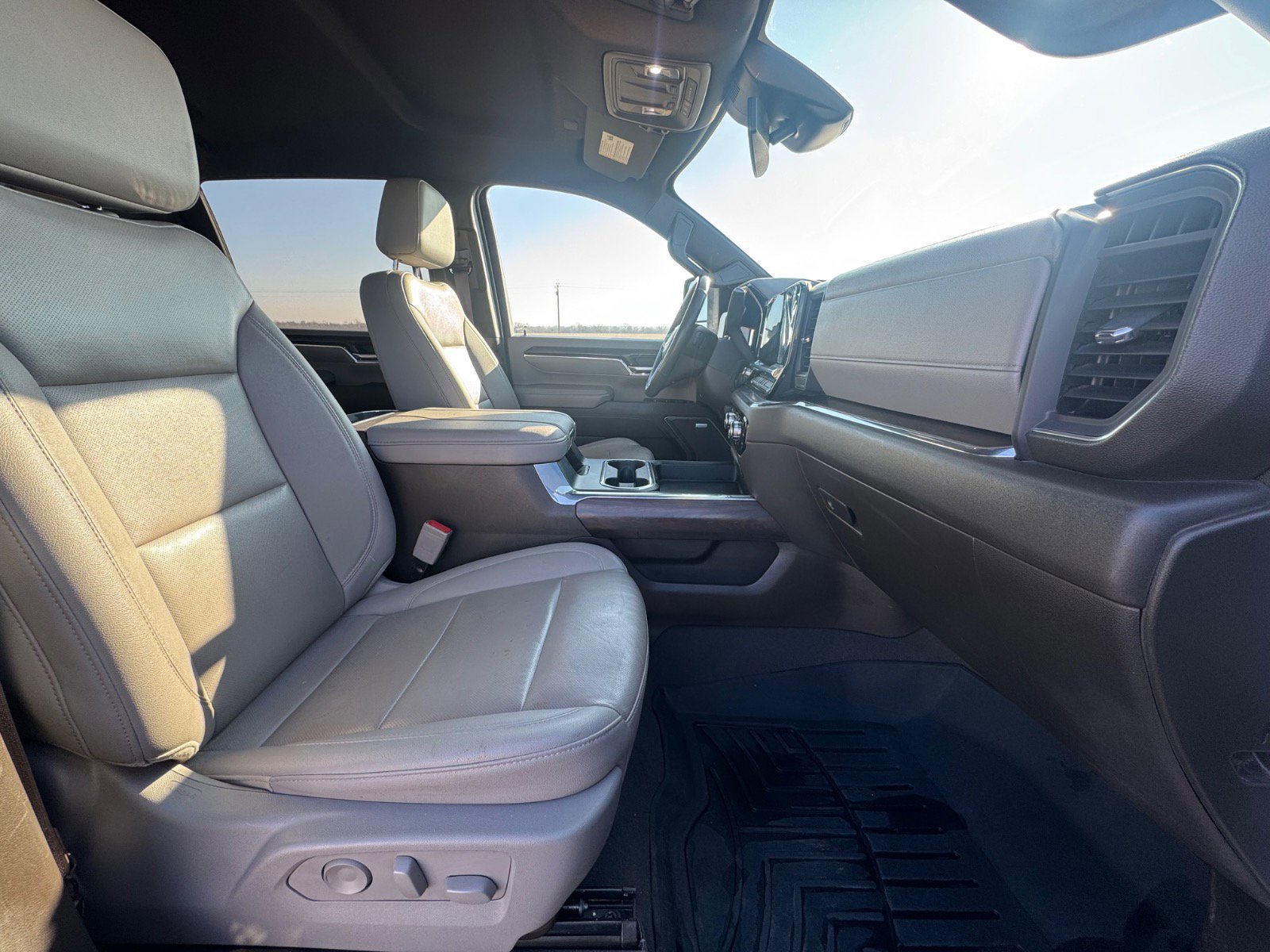 Used 2024 GMC Sierra 3500 SLT w/ SLT Convenience Package image 17