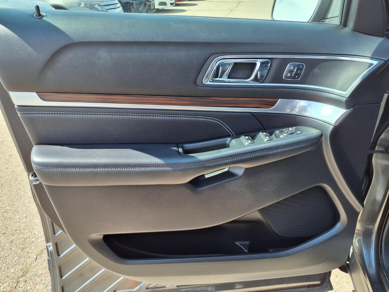 Used 2017 Ford Explorer Limited AWD/4WD image 13