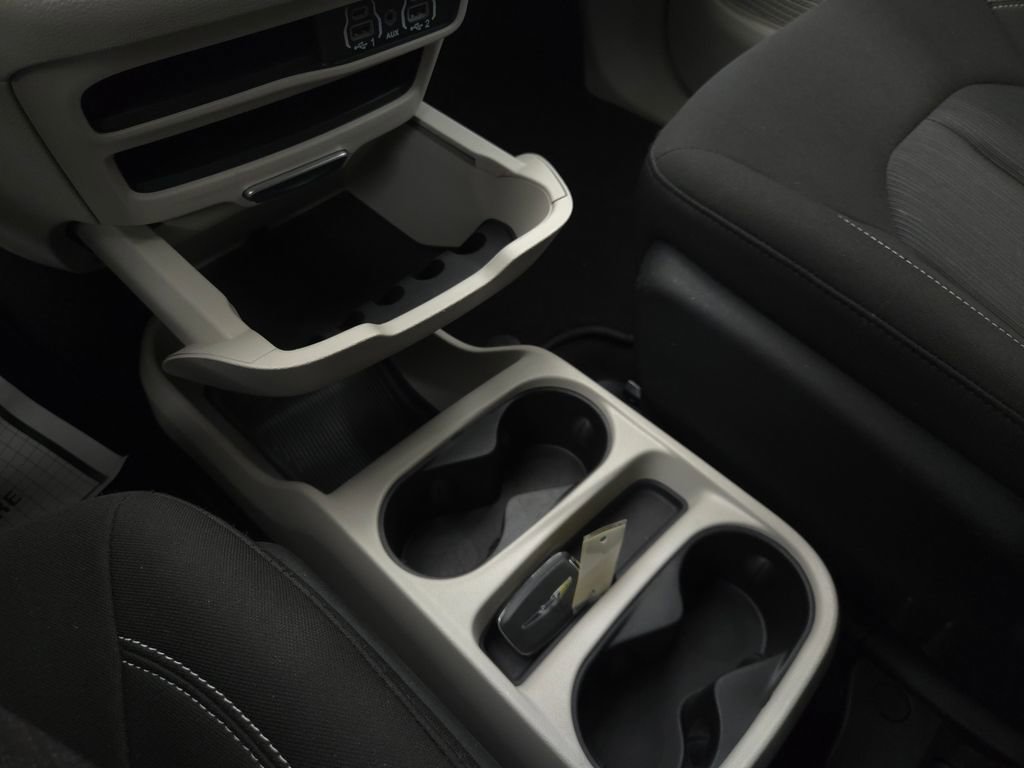 Used 2023 Chrysler Voyager LX image 26