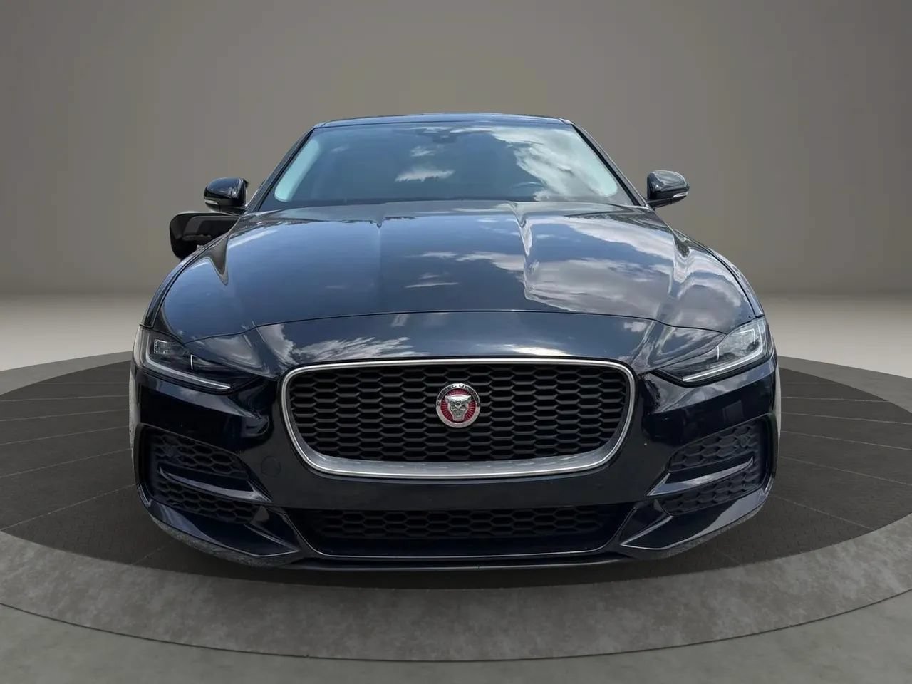 Used 2020 Jaguar XE S RWD image 8