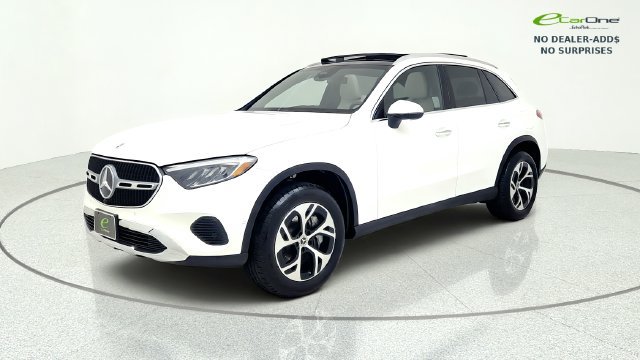 Used 2025 Mercedes-Benz GLC 350e 4MATIC image 4