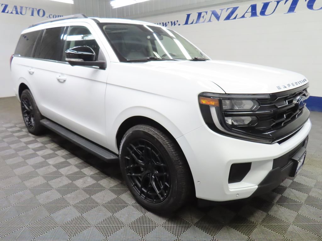 Used 2025 Ford Expedition Active AWD/4WD image 4