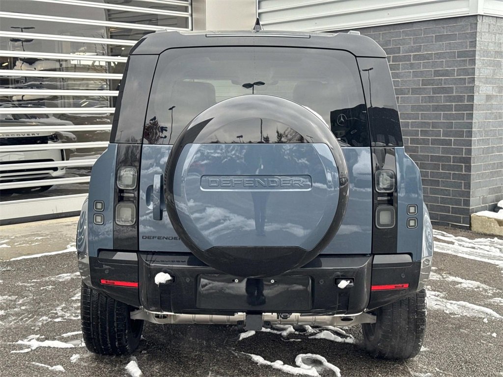 New 2026 Land Rover Defender 110 X-Dynamic SE image 5