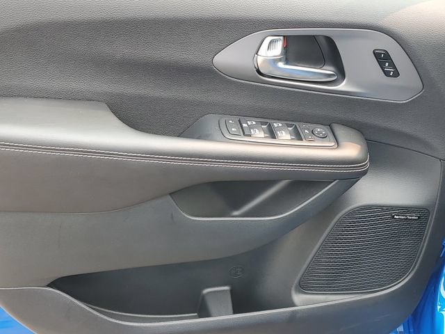 New 2027 Chrysler Pacifica Limited w/ Family Tech Group AWD/4WD image 16