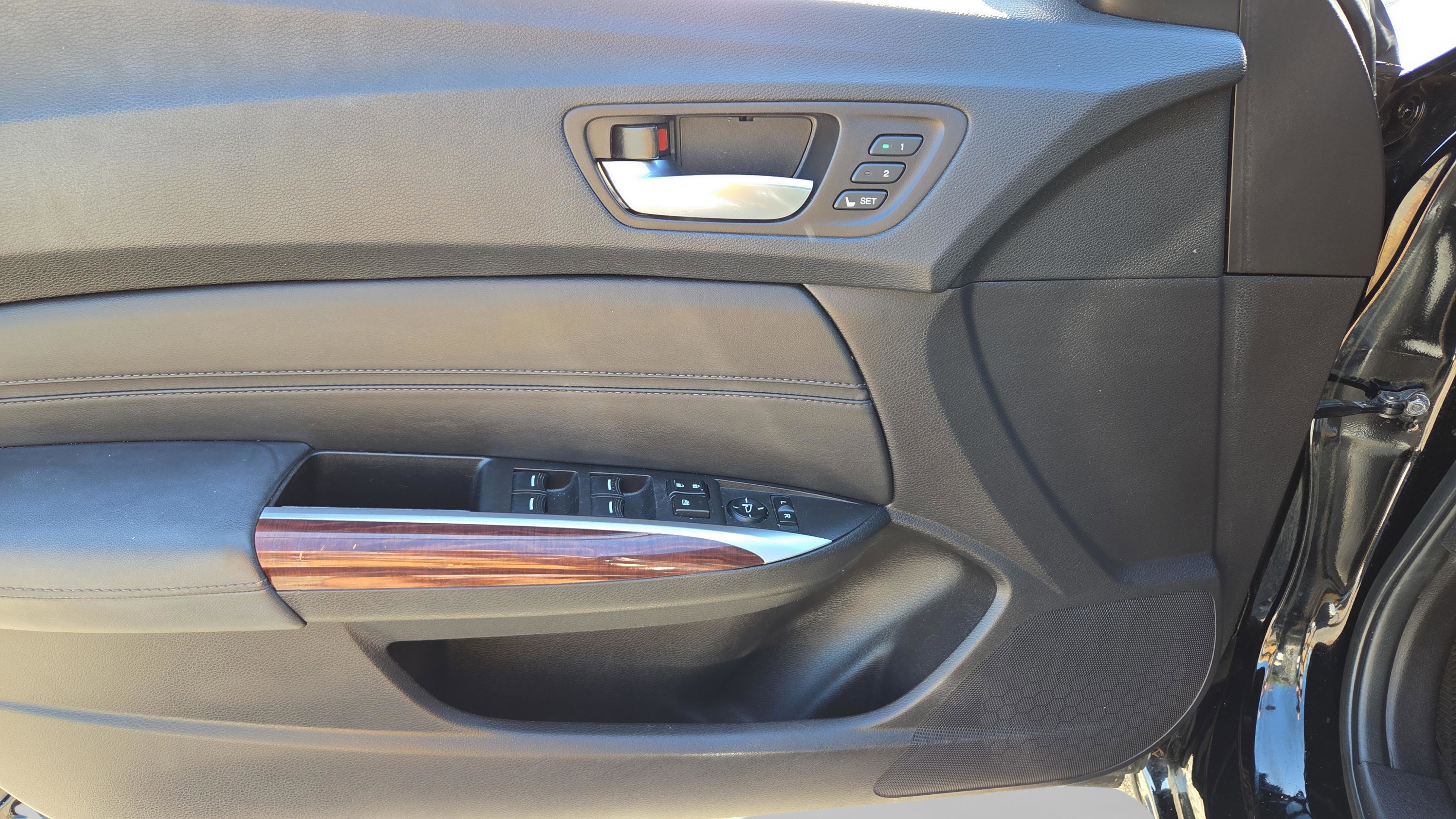 Used 2017 Acura TLX FWD image 18