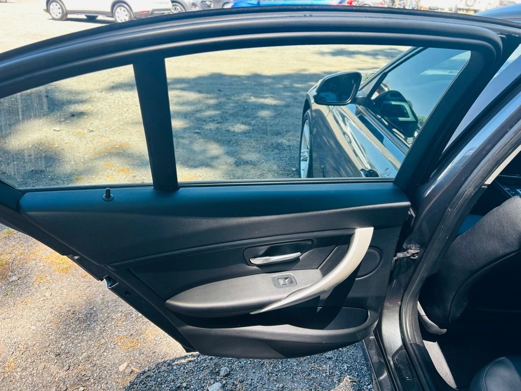 Used 2015 BMW 320i Sedan RWD image 26