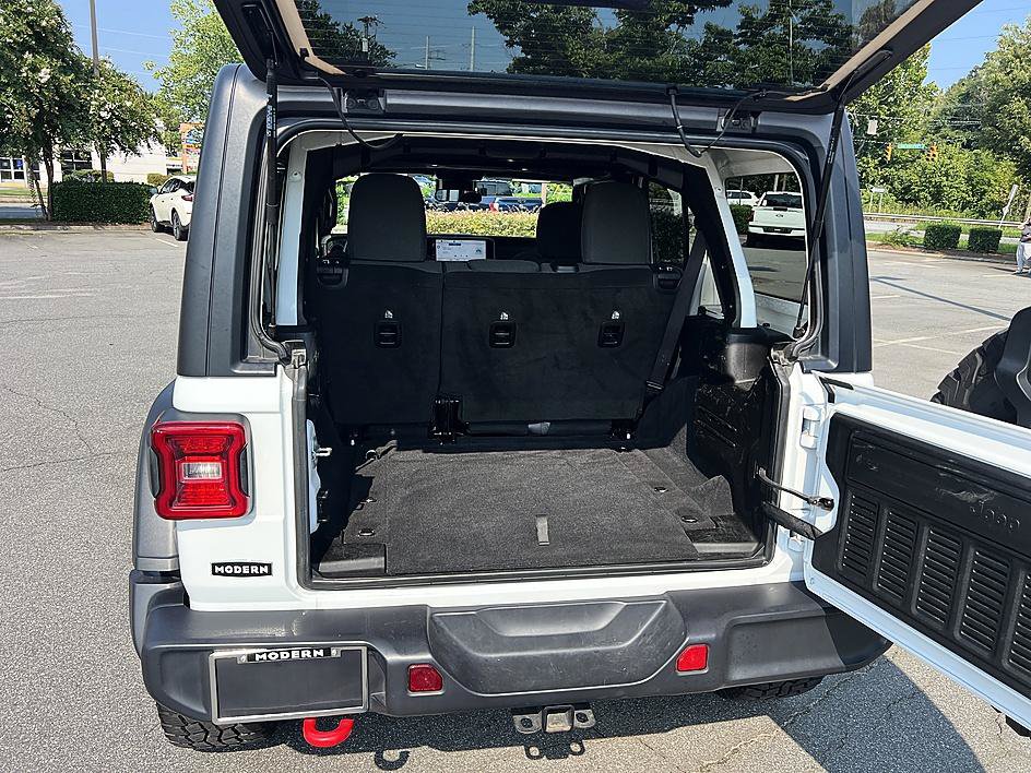 Used 2025 Jeep Wrangler Unlimited Rubicon AWD/4WD image 15