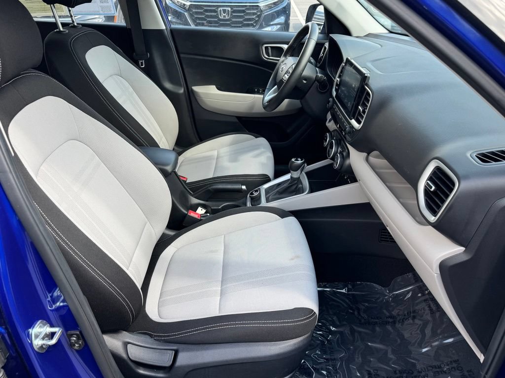 Used 2025 Hyundai Venue SEL FWD image 24