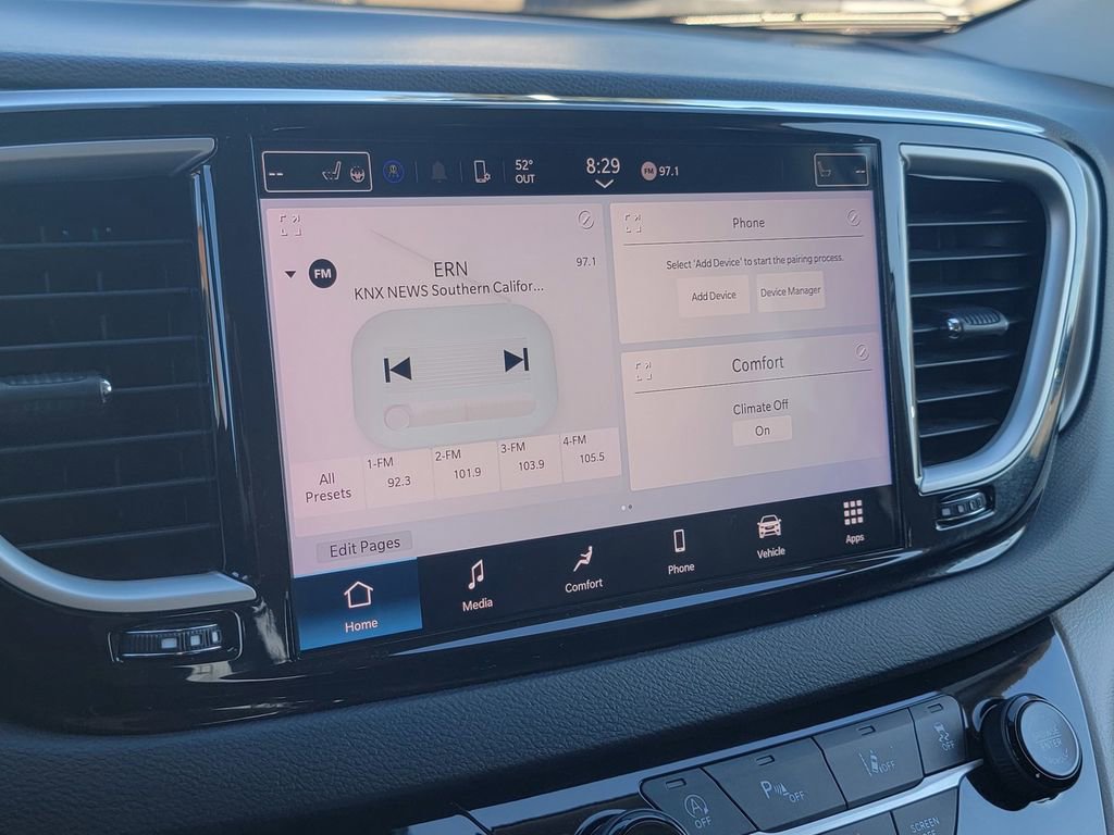 Certified 2023 Chrysler Pacifica Touring-L image 27