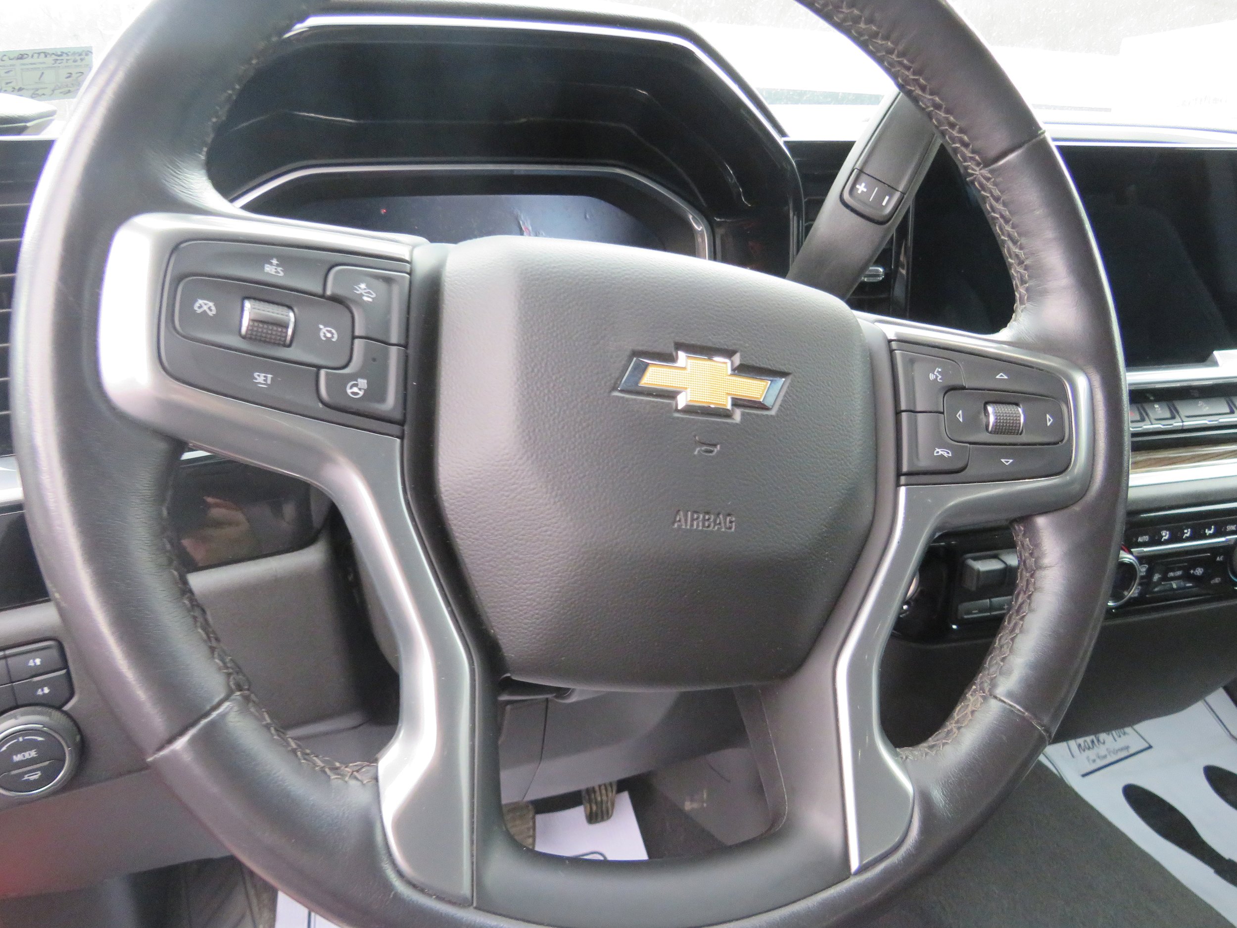 Used 2022 Chevrolet Silverado 1500 LT w/ Z71 Off-Road Package AWD/4WD image 12