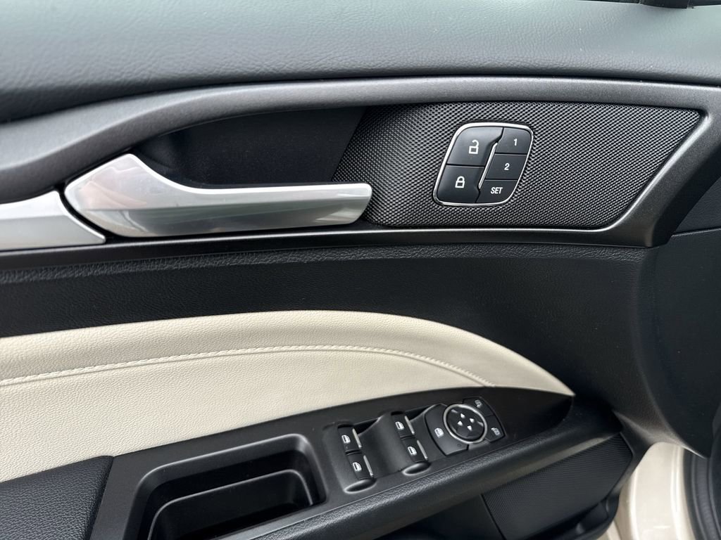 Used 2017 Ford Fusion Titanium FWD image 13