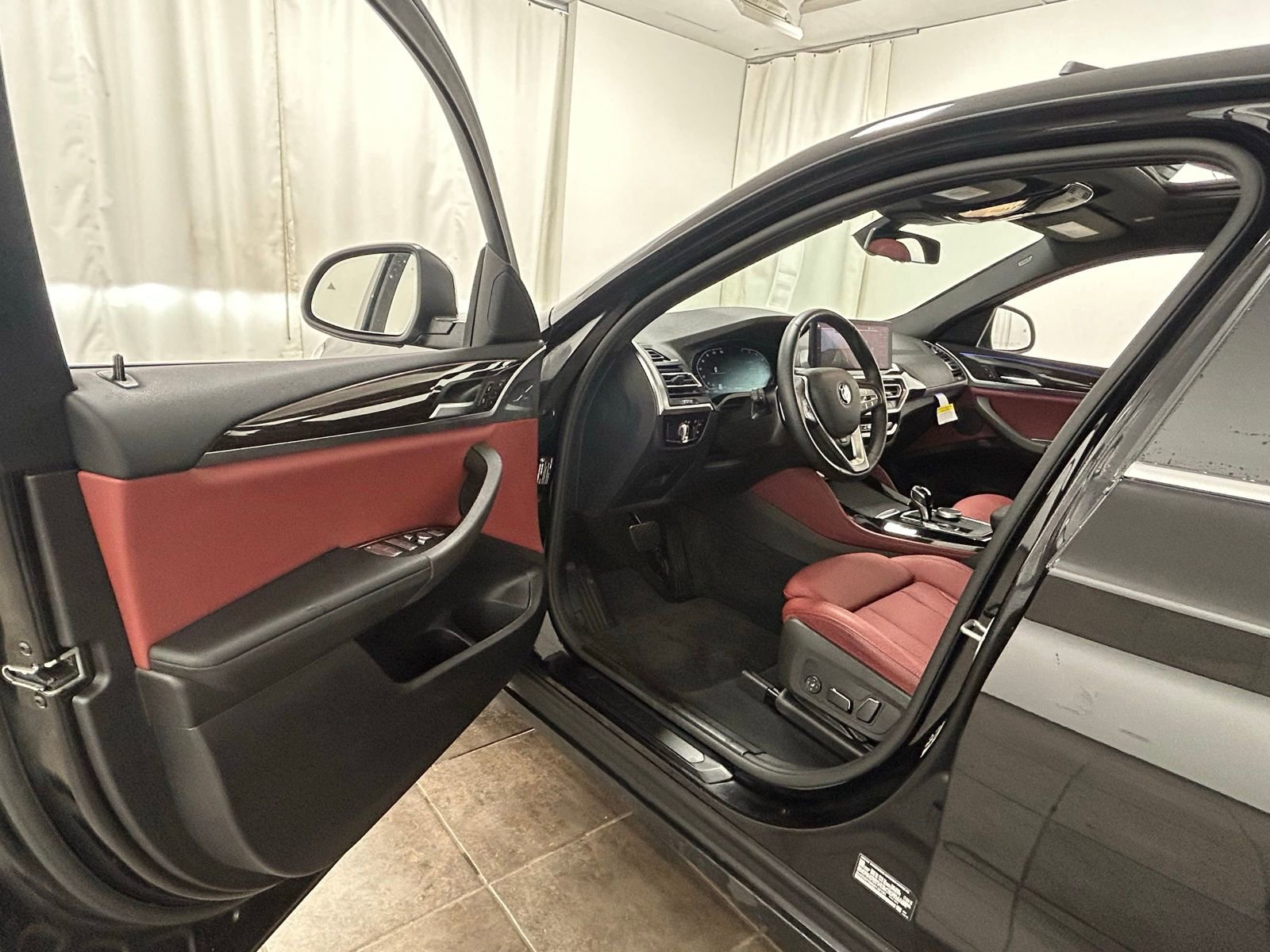 Used 2025 BMW X4 xDrive30i image 24