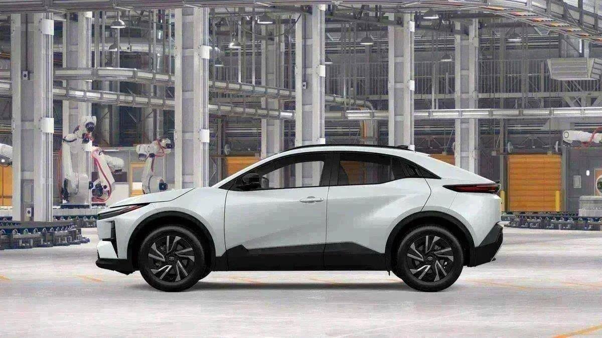 New 2026 Toyota C-HR AWD/4WD image 4