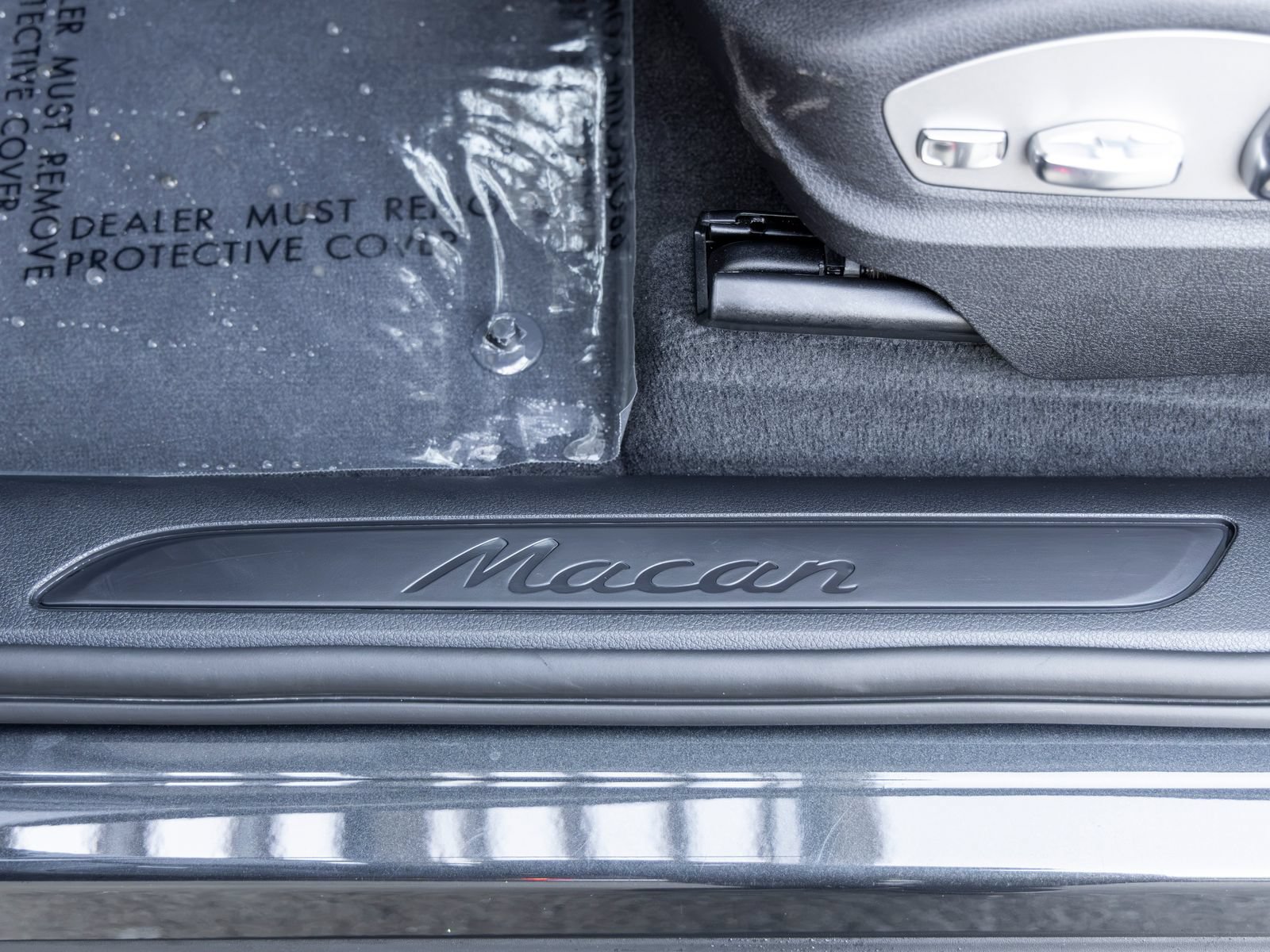 Certified 2026 Porsche Macan AWD/4WD image 29