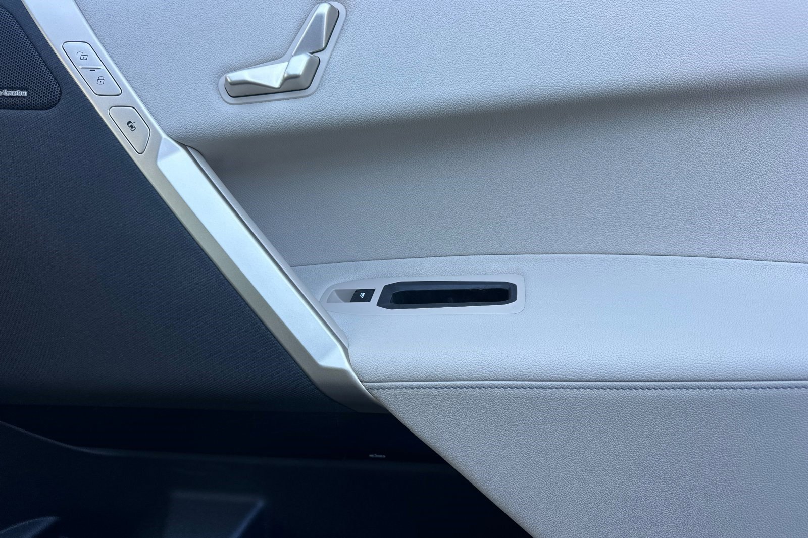 Certified 2024 BMW iX xDrive50 w/ Convenience Package image 22