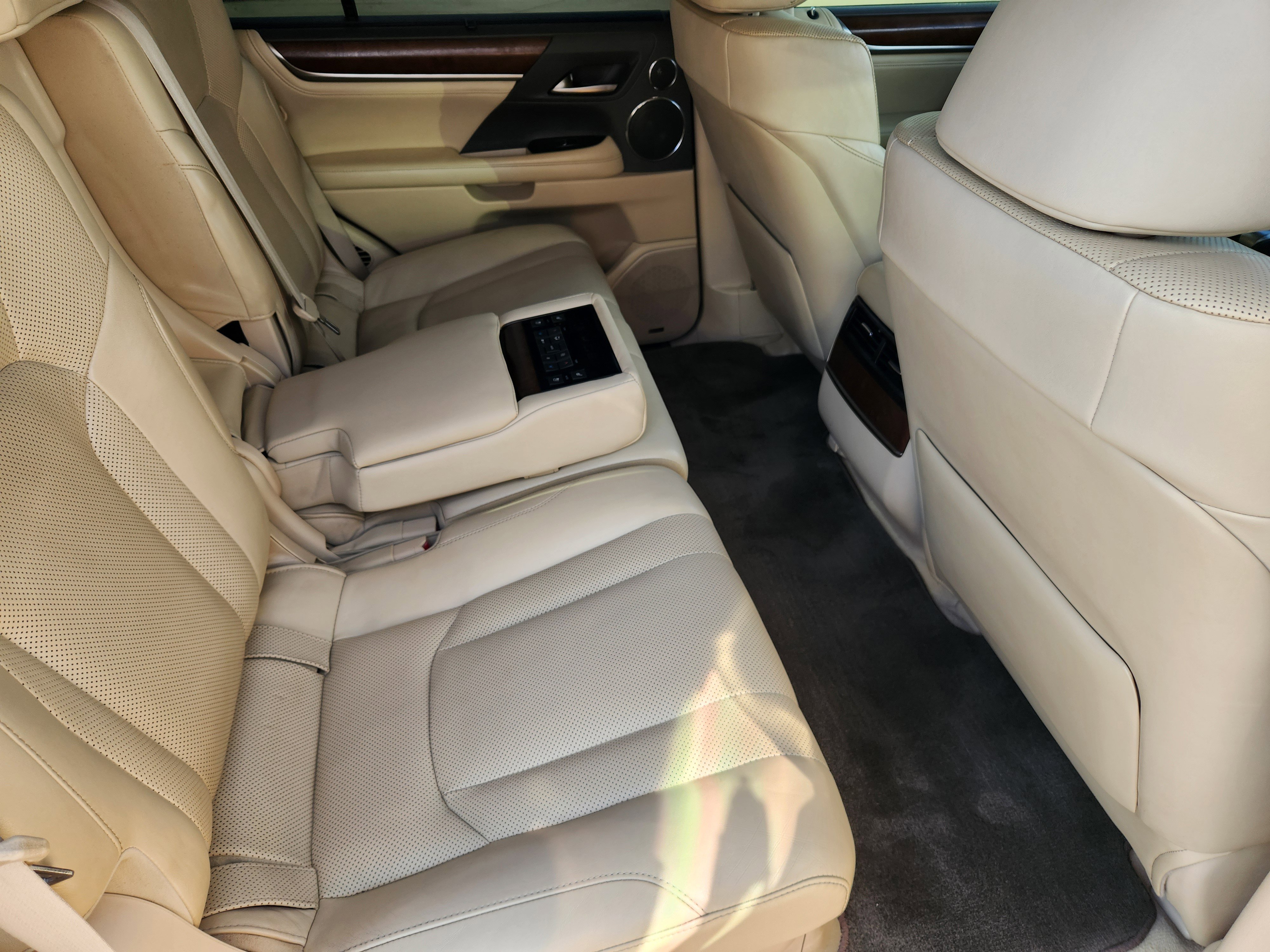 Used 2016 Lexus LX 570 4WD image 38