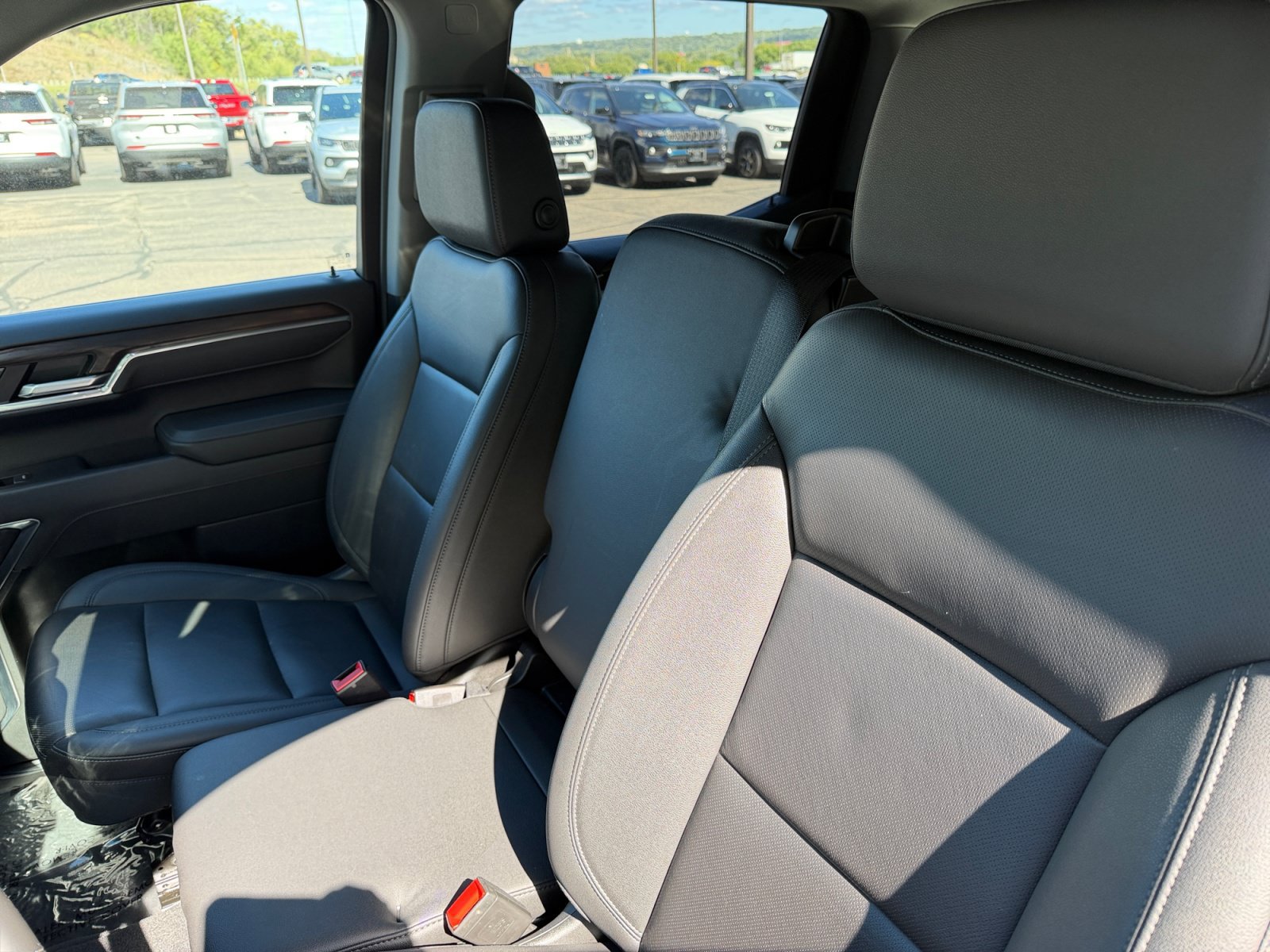Used 2025 GMC Sierra 1500 SLT AWD/4WD image 35