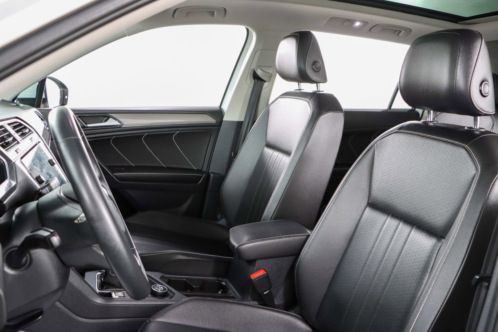 Used 2022 Volkswagen Tiguan SE AWD/4WD image 24