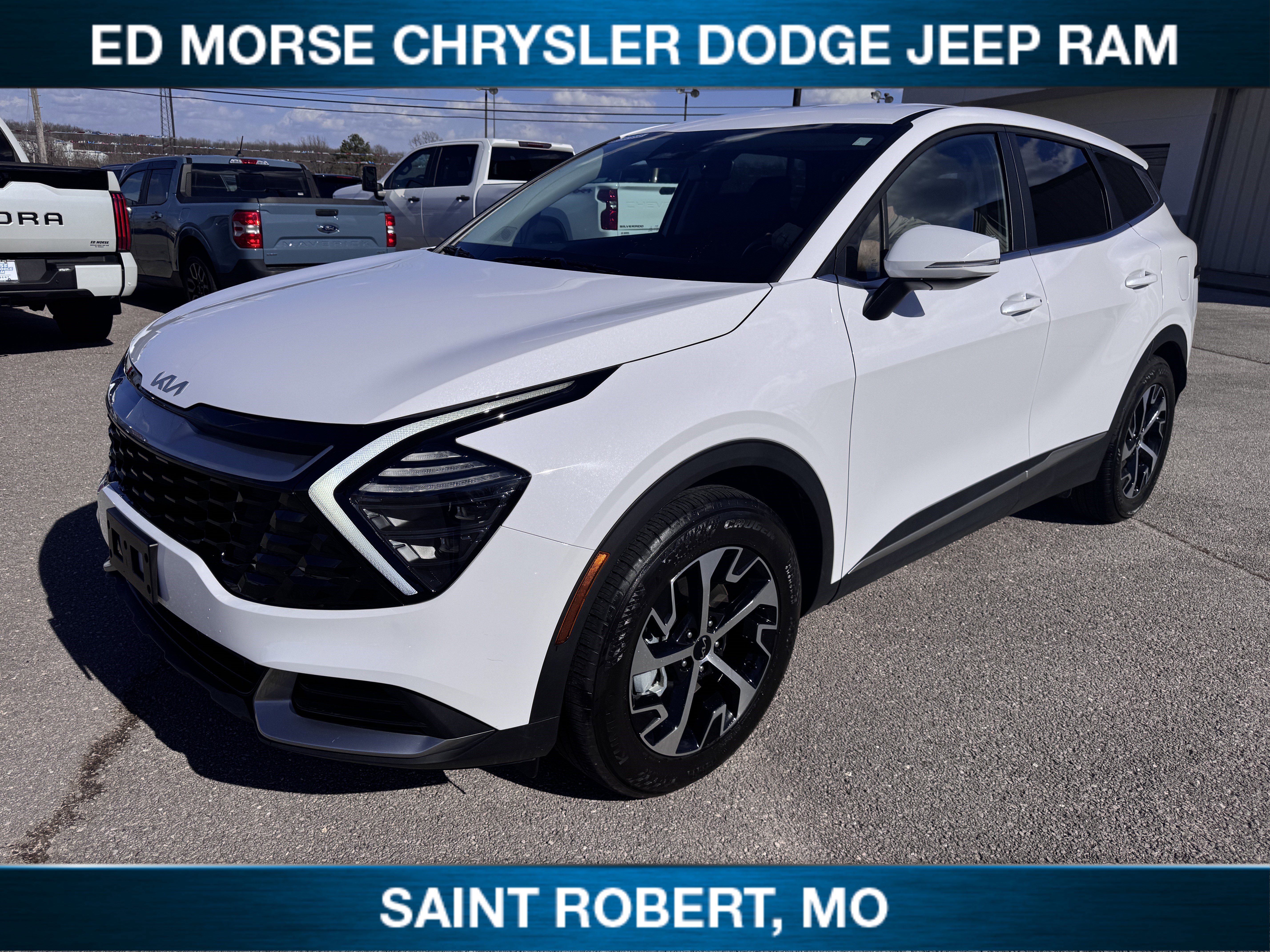 Used 2025 Kia Sportage EX image 4