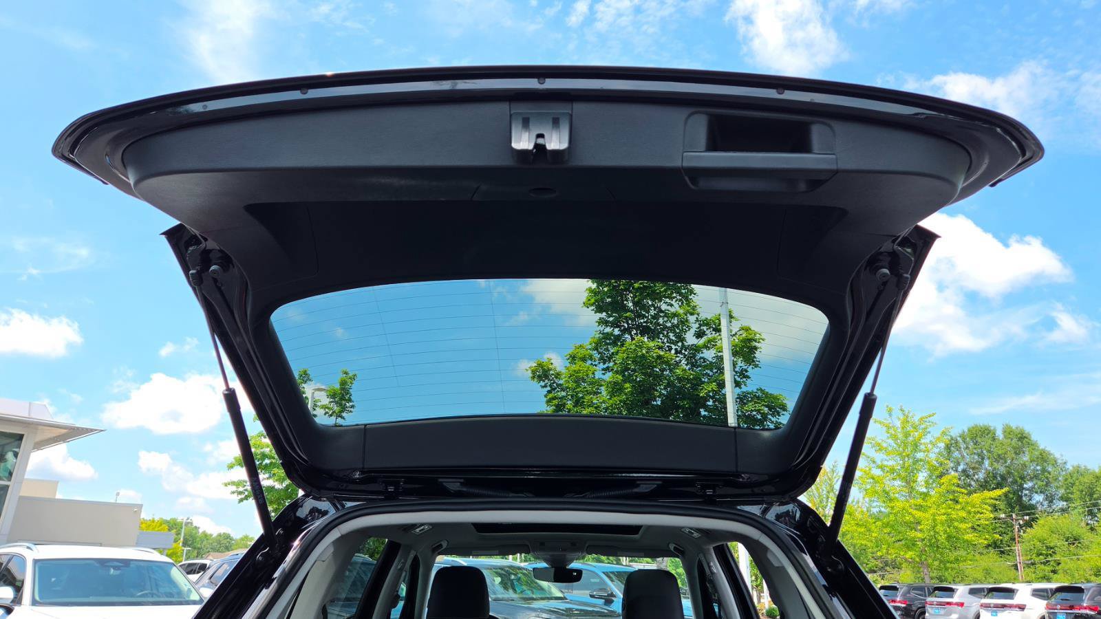 Certified 2023 Volkswagen Tiguan SE w/ Panoramic Sunroof Package FWD image 71