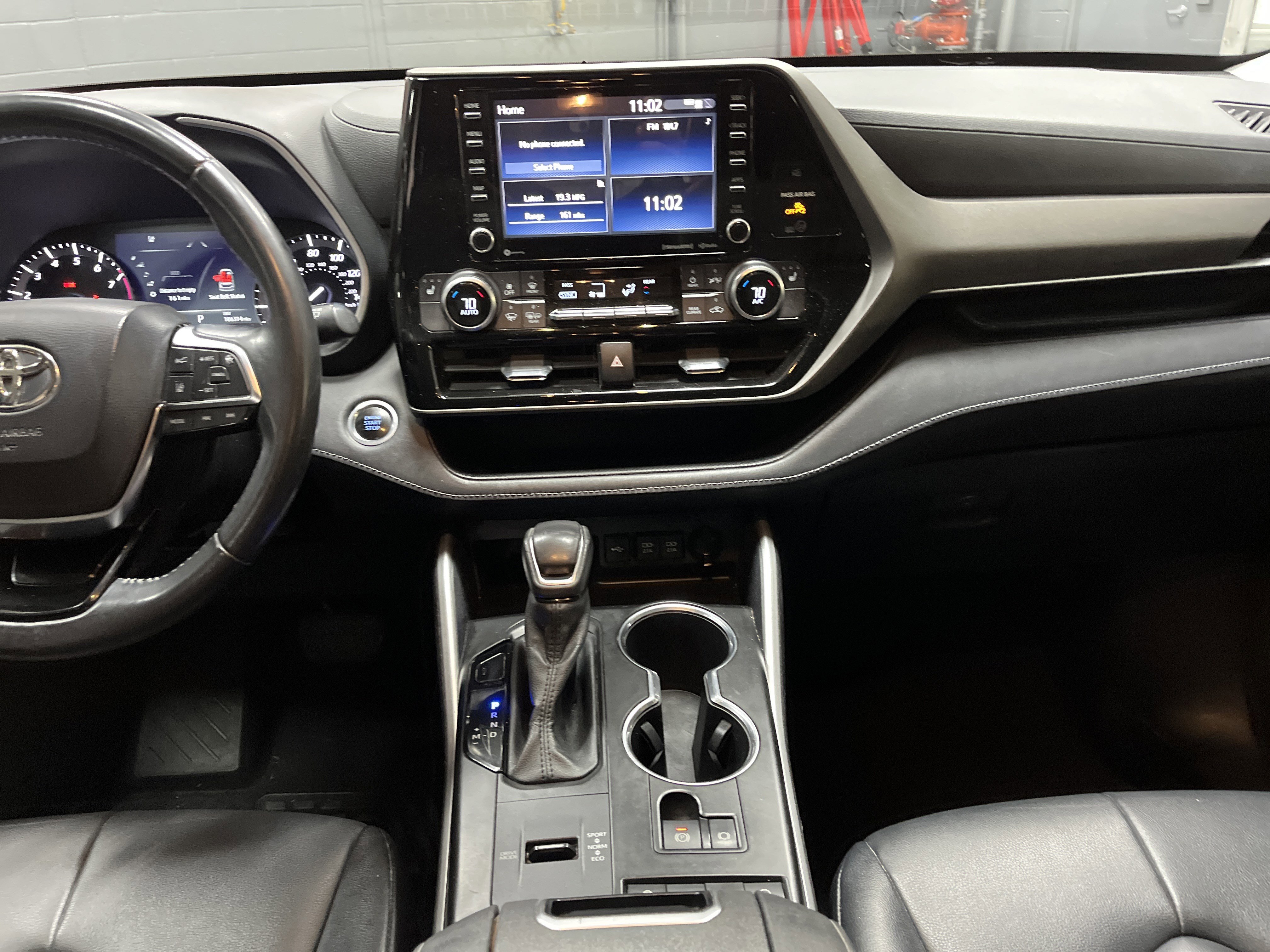 Used 2021 Toyota Highlander XLE image 29