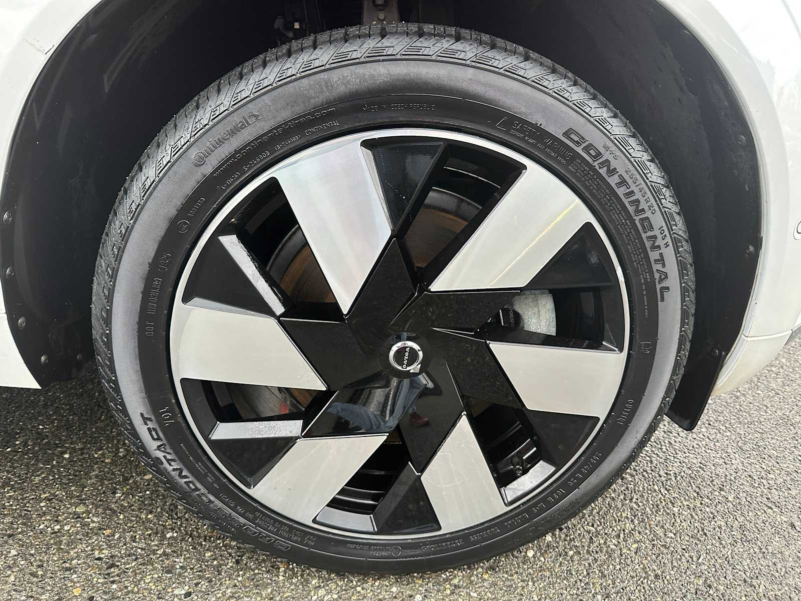 Certified 2023 Volvo XC60 T8 Ultimate w/ Climate Package image 9