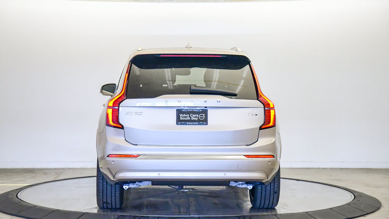 New 2026 Volvo XC90 T8 Plus w/ Protection Package Premier AWD/4WD image 3
