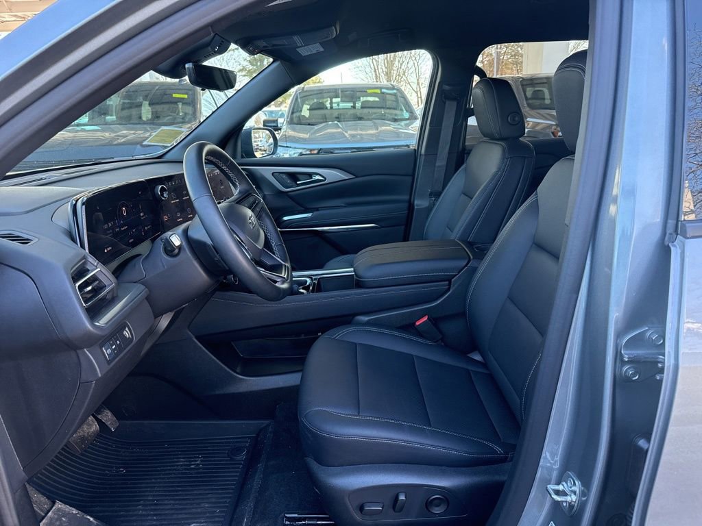 Used 2026 Chevrolet Traverse LT w/ Midnight/Sport Edition image 17