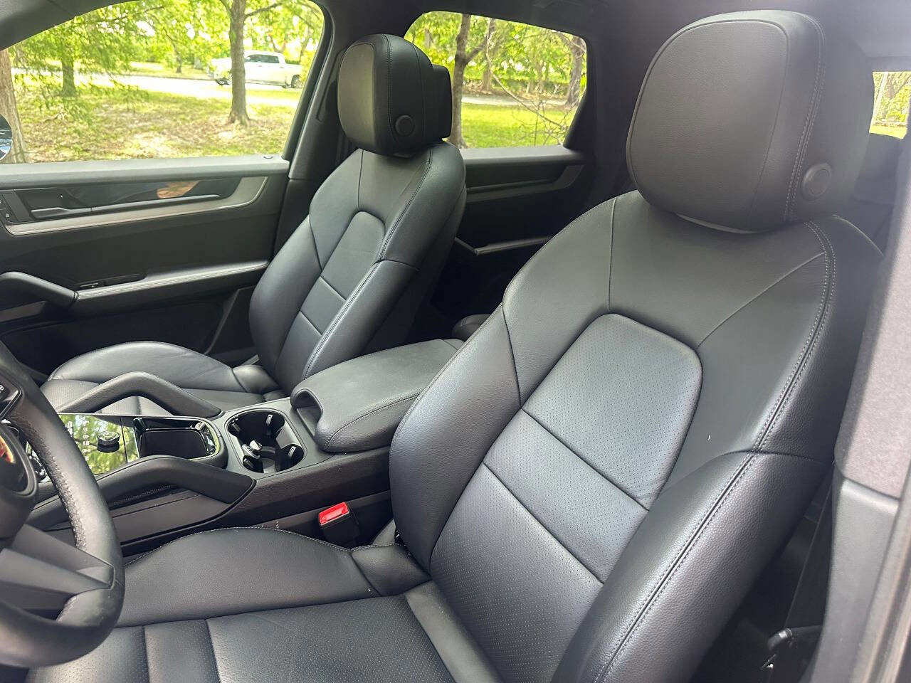 Used 2024 Porsche Cayenne image 25