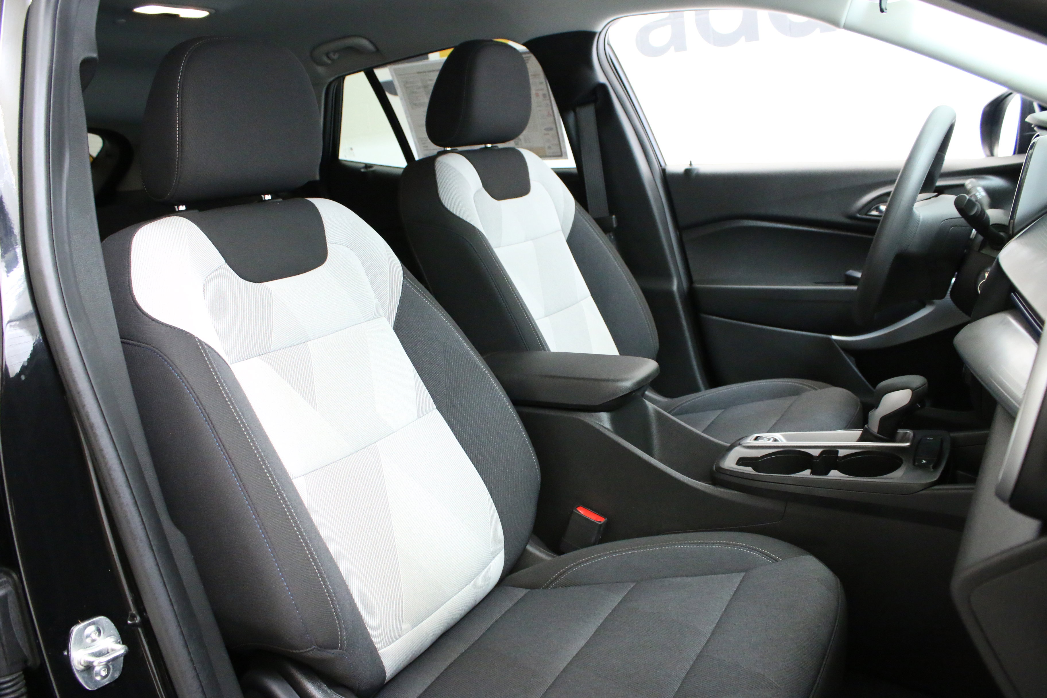 Used 2024 Chevrolet Trax LS FWD image 30