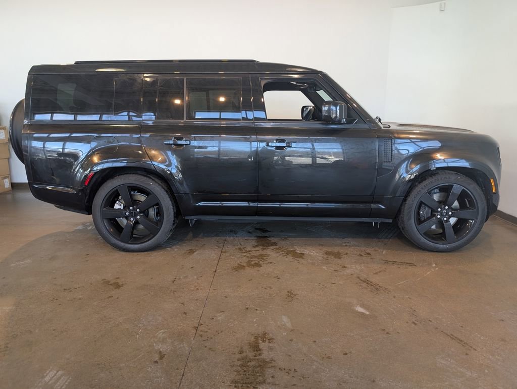 New 2026 Land Rover Defender 130 X-Dynamic SE image 6