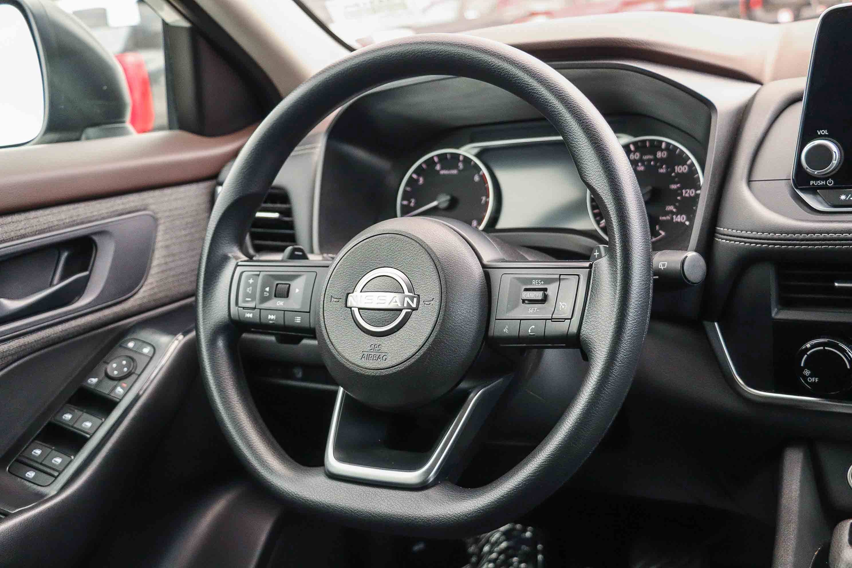 Used 2023 Nissan Rogue S AWD/4WD image 15