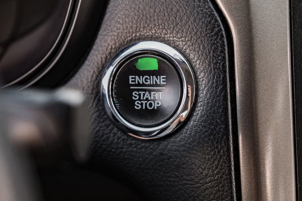 Used 2018 Ford Fusion SE w/ Fusion SE Technology Package image 19