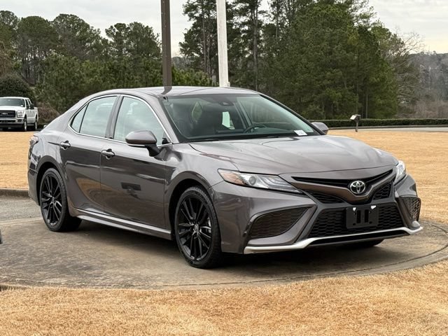 Used 2023 Toyota Camry XSE FWD image 9