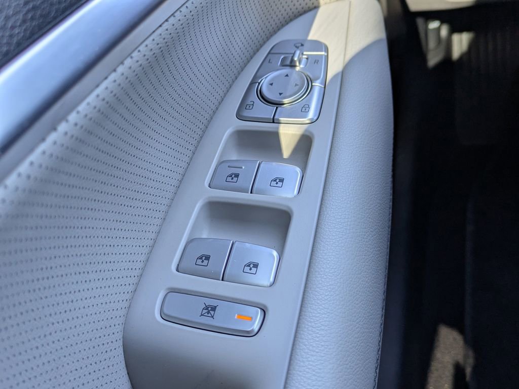 Used 2019 Genesis G70 2.0T Advanced w/ Elite Package image 25