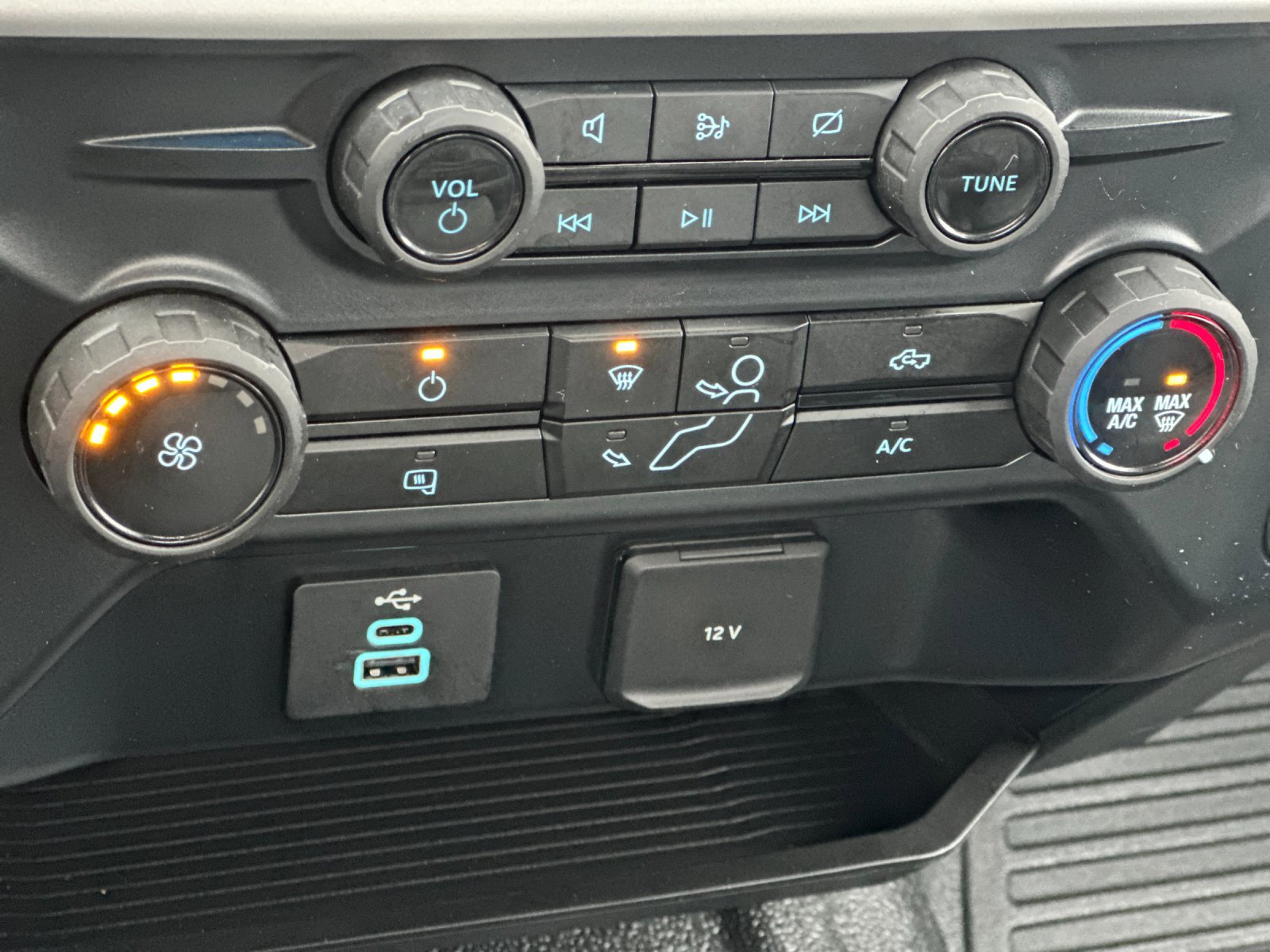 Certified 2024 Ford F550 image 19