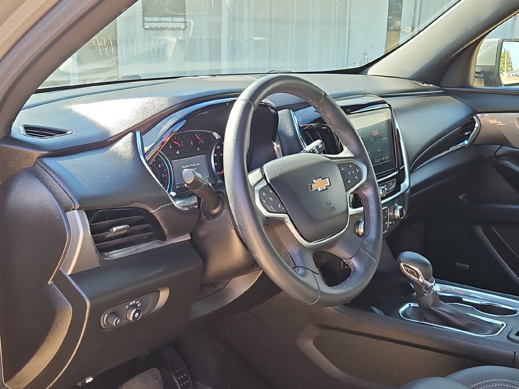 Used 2023 Chevrolet Traverse LT w/ LT Premium Package FWD image 11