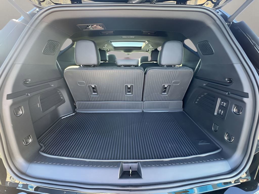 New 2026 Chevrolet Traverse RS w/ LPO, Floor Liner Package image 26