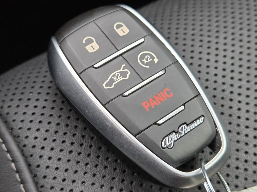 Used 2024 Alfa Romeo Tonale Veloce image 41