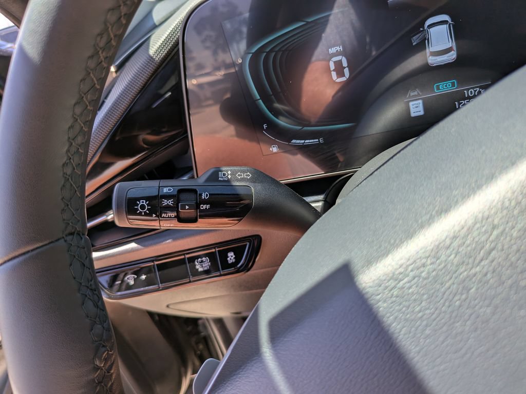 Certified 2025 Kia Niro EX Touring FWD image 31
