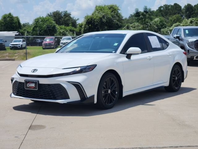 Used 2025 Toyota Camry SE w/ Convenience Package FWD image 3