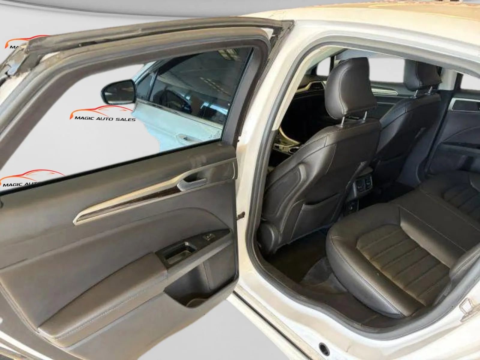 Used 2016 Ford Fusion SE w/ Equipment Group 202A image 10