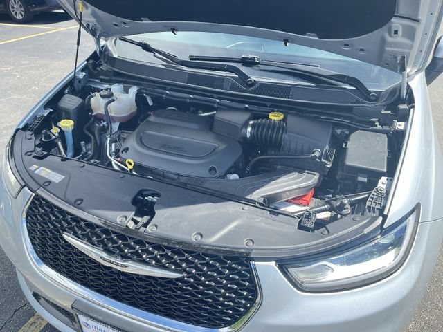 Used 2023 Chrysler Pacifica Touring FWD image 30