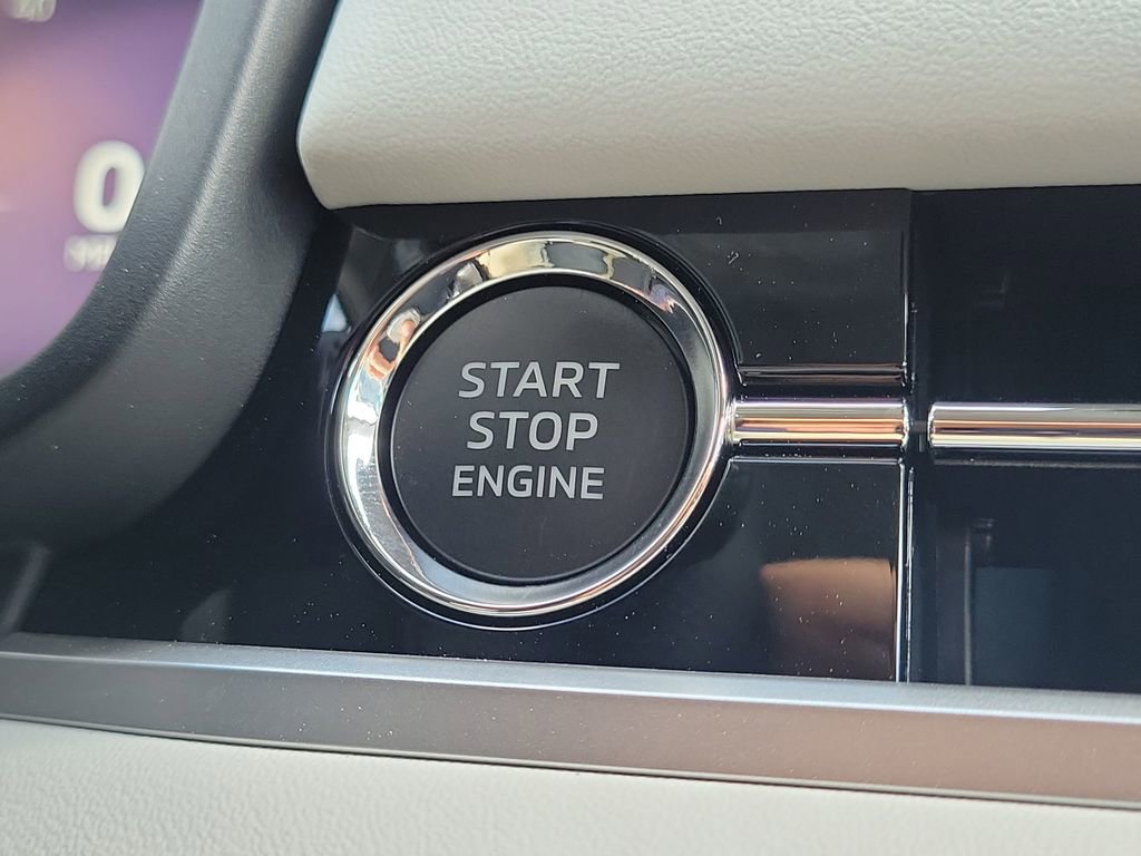 New 2025 Mitsubishi Outlander SE image 19