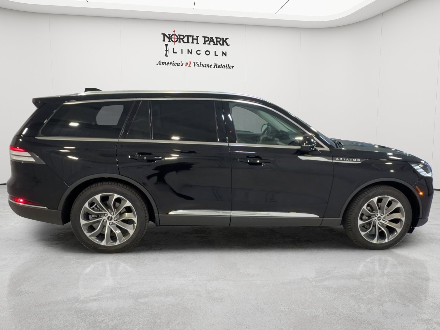 New 2026 Lincoln Aviator 2WD image 2